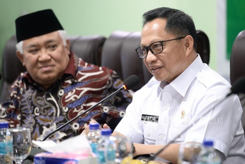 Din: Pancasila akan Rusak tanpa Agama. Foto: Mendagri Tito Karnavian memberikan paparan didampingi Ketua Dewan Pertimbangan Majelis Ulama Indonesia (MUI) Din Syamsuddin dalam Rapat Pleno ke-49 Dewan Pertimbangan MUI di Jakarta, Rabu (12/2).