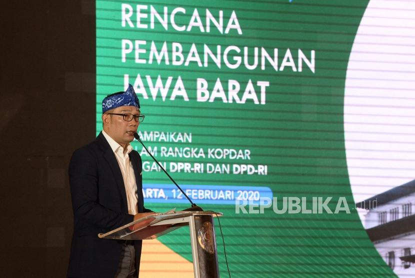 Gubernur Jawa Barat Ridwan Kamil memberikan sambutan pada acara Forum Silaturahmi Masyarakat Jawa Barat Tahun 2020 di Jakarta, Rabu (12/2).