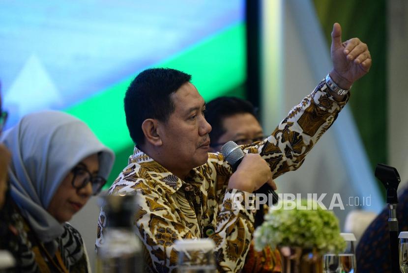 Direktur Utama Pegadaian Kuswiyoto (tengah) didampingi jajaran Direksi memberikan paparan kinerja tahun 2019 Pegadaian di Jakarta, Kamis (13/2).