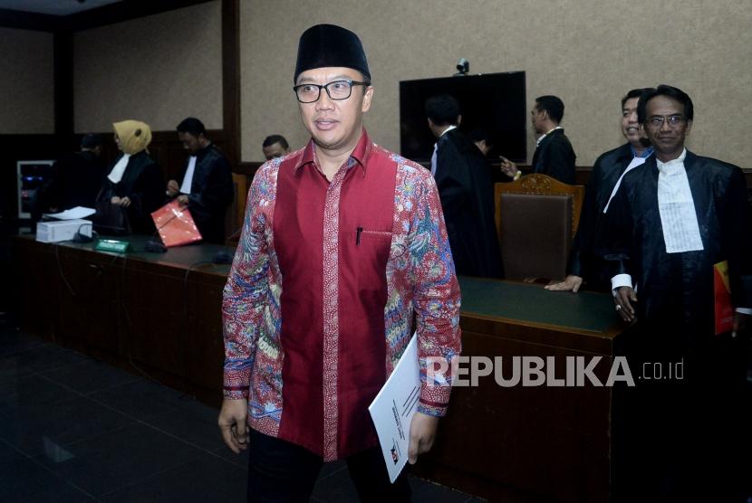 Mantan Menteri Pemuda dan Olahraga Imam Nahrawi usai menjalani sidang dengan agenda pembacaan dakwaan di Pengadilan Tipikor, Jakarta, Jumat (14/2).