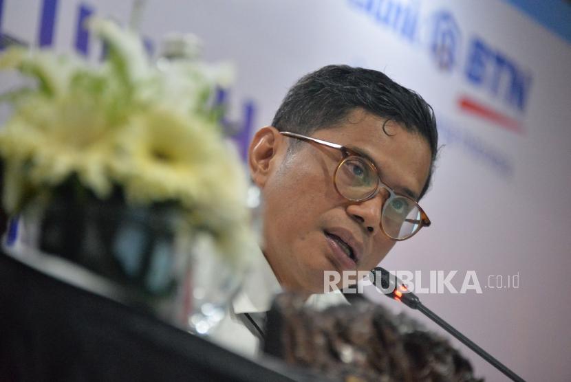 Direktur Utama PT Bank Tabungan Negara (Persero) Tbk. Pahala N. Mansury memberikan paparannya dalam Media Briefing & Lunch di Kantor Wilayah Bank BTN Cawang, Jakarta, Senin (17/2).