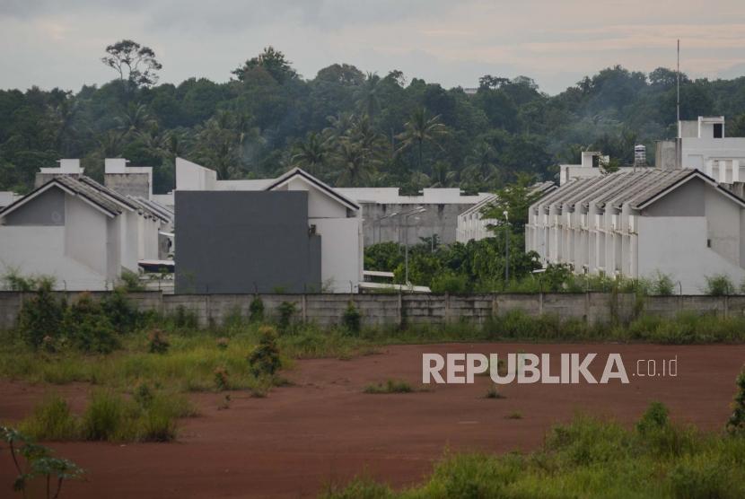 Deretan rumah bersubsidi Fasilitas Likuiditas Pembiayaan Properti (FLPP) di Cibarengkok  Pengasinan, Bogor, Jawa Barat, Senin (17/2/2020).