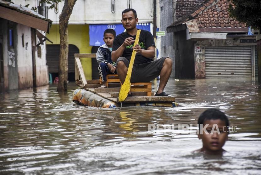 Jebolnya tanggul sungai Piji Kudus mengakibatkan banjir di pemukiman warga (Foto: ilustrasi banjir)