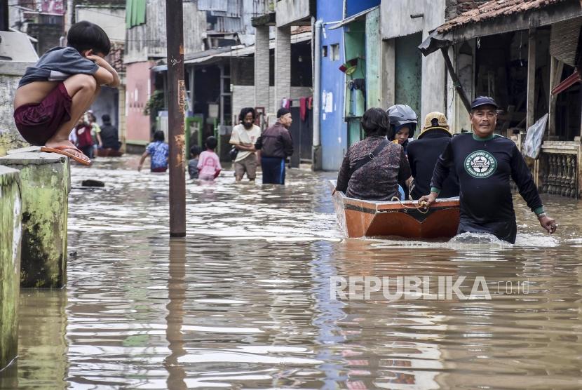 Banjir menerjang Kota Pekalongan, Jawa Tengah, akibat hujan deras yang terjadi sejak Rabu (19/2) petang (Foto: ilustrasi banjir)