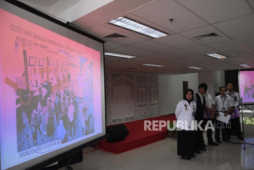 Tim Gabungan Pemeriksa terhadap Perlintasan  Keimigrasian Harun Masiku memberikan keterangan pers di gedung Kemenkumham, Jakarta, Rabu (19/2/2020).