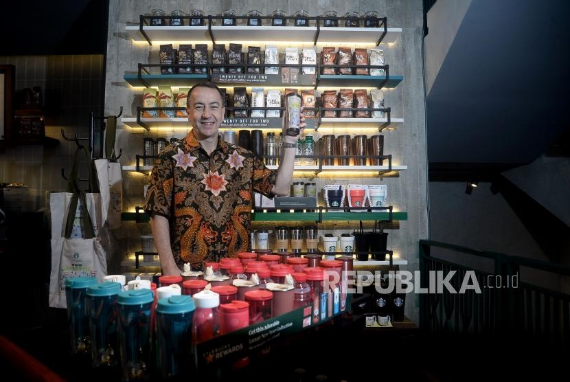 Director PT Sari Coffe Indonesia (Starbucks) Anthony Cottan saat diWawancarai Republika, Jakarta, Kamis (20/2).