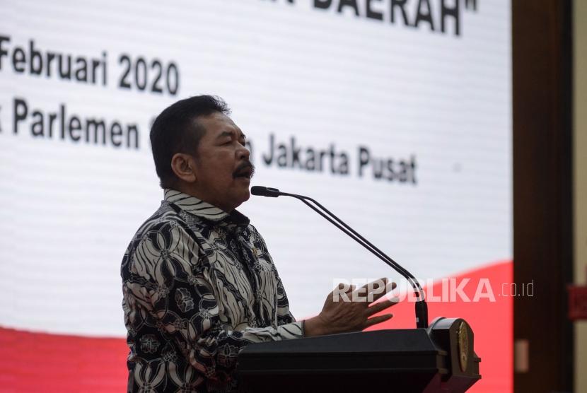 Jaksa Agung Burhanuddin menyampaikan materi saat seminar nasional di Gedung Nusantara IV, Komplek Parlemen, Senayan, Jakarta, Senin (24/2).