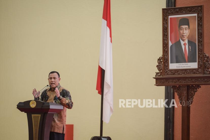 Ketua KPK Firli Bahuri menyampaikan materi saat seminar nasional di Gedung Nusantara IV, Komplek Parlemen, Senayan, Jakarta, Senin (24/2).