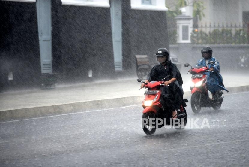 Potensi Hujan Deras dan Angin masih terjadi di sebagian wilayah Sulawesi Selatan (ilustrasi) 