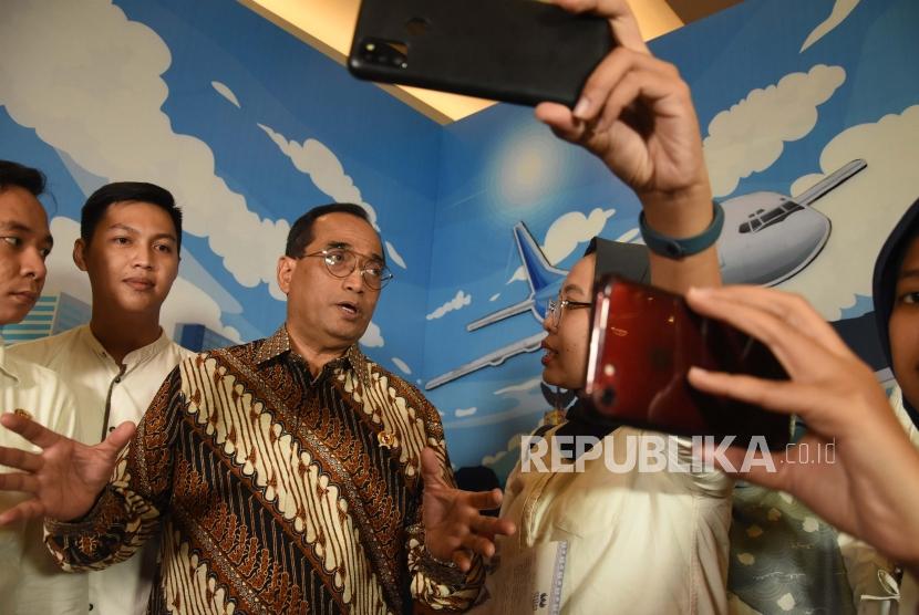 Menteri Perhubungan Budi Karya Sumadi memastikan akan memprioritaskan hak jamaan umroh yang penerbangannya terdampak akibat kebijakan tersebut. 