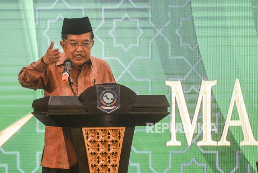 Wakil Presiden ke-10 dan ke-12 yang juga Ketua Palang Merah Indonesia (PMI) Jusuf Kalla