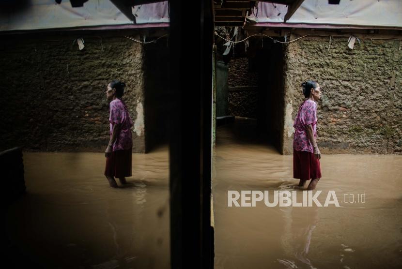 Kerugian akibat bencana alam banjir yang berlangsung selama sekitar sepekan di wilayah Kabupaten Karawang, Jawa Barat, untuk sementara mencapai Rp 45 miliar (Foto: ilustrasi banjir)