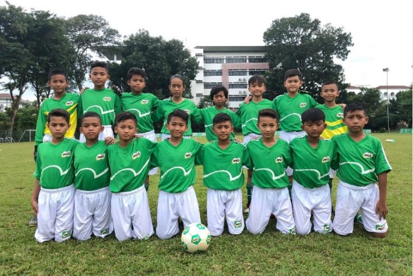 16 anak peserta Milo Football Camp 2019.