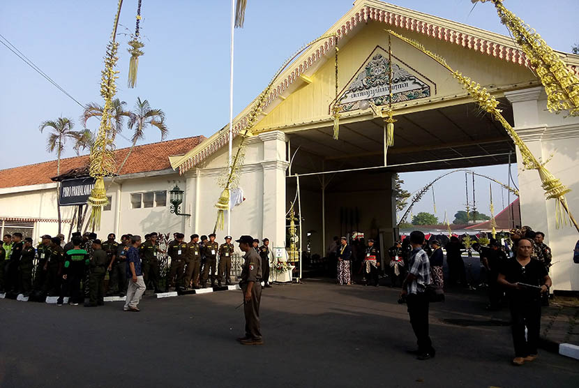  Janur kuning memenuhi halaman Puro Pakualaman, Yogyakarta Kamis (7/1).