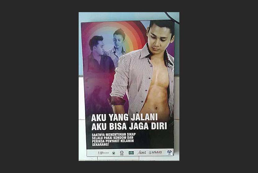 Poster homoseksual yang dipasang di salah satu puskesmas.