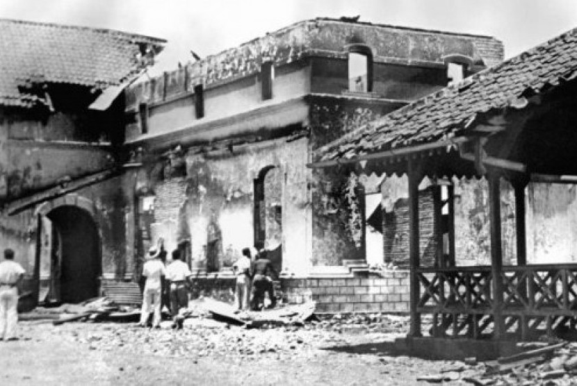 Suasana kota Madiun yang rusak parah akibat pemberontakan PKI Madiun 1948.