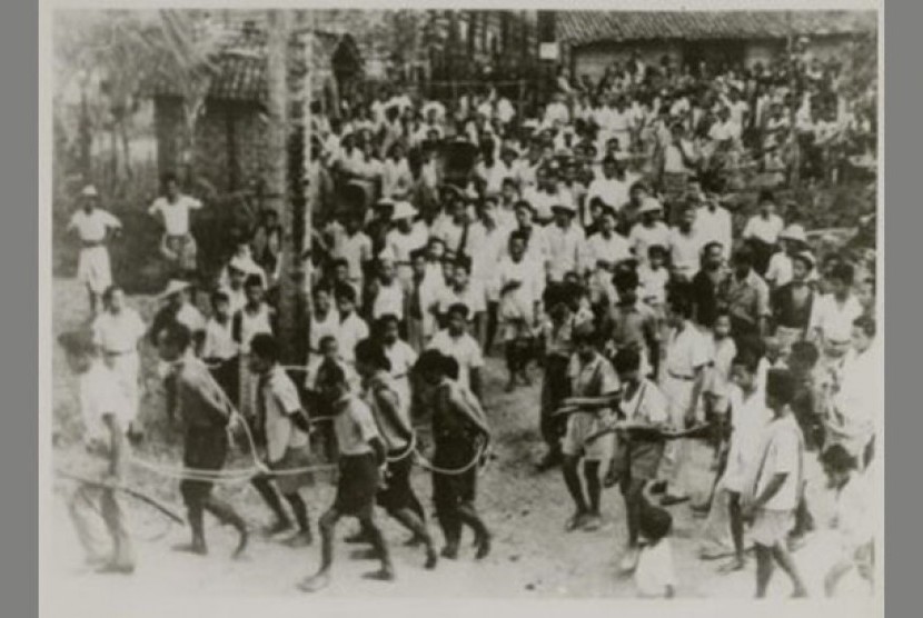 Massa PKI ditangkap di Madiun 1948.