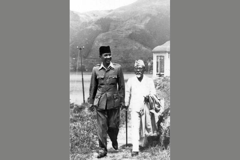 Sukarno naik haji pada tahun 1955.