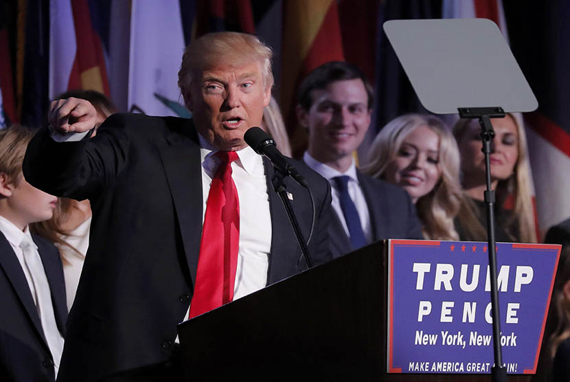 Kandidat Presiden AS terpilih Donald Trump berpidato di depan pemdukungnya  di Manhattan, New York, Rabu (9/11).