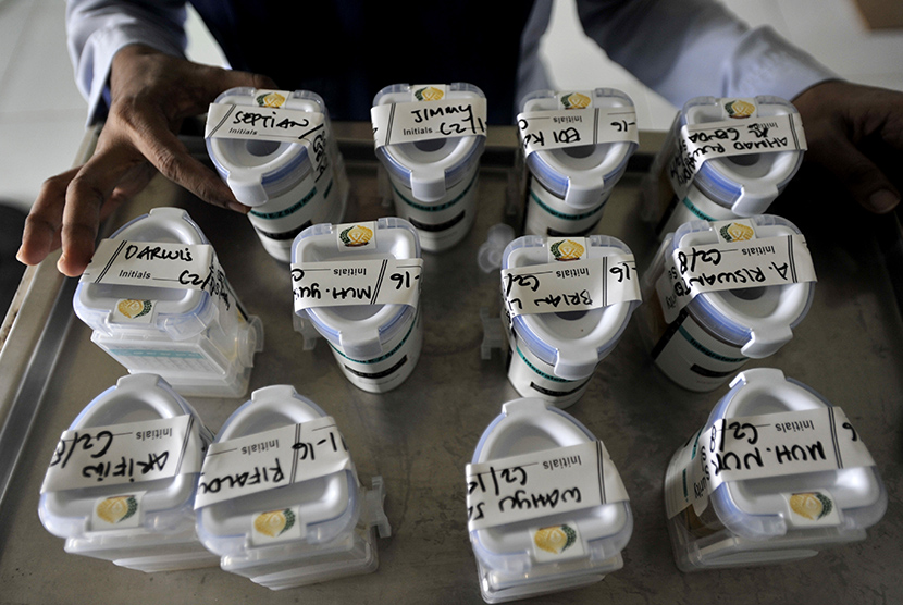 Tes urine untuk mengecek kandungan narkoba