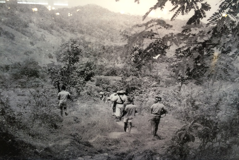 Panglima Besar Jenderal Sudirman ditandu selama perang gerilya.