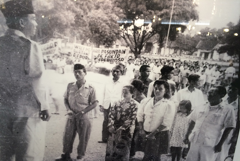 Sukarno naik haji pada tahun 1955.