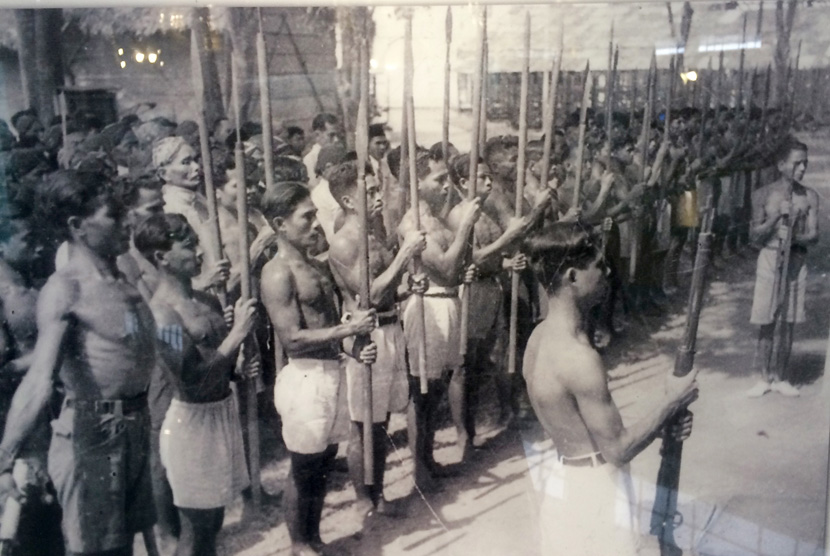 Panglima Besar Jenderal Sudirman ditandu selama perang gerilya.