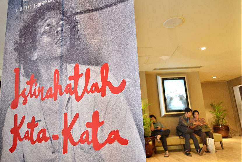 Penonton menunggu pemutaran film Istirahatlah Kata-Kata, sebuah film tentang kisah aktivis sekaligus penyair Wiji Thukul  (ilustrasi) 