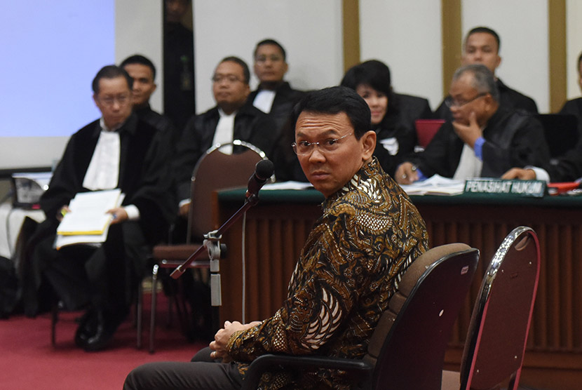 Terdakwa kasus dugaan penistaan agama Basuki Tjahaja Purnama mengikuti sidang lanjutan di auditorium Kementerian Pertanian, Jakarta.