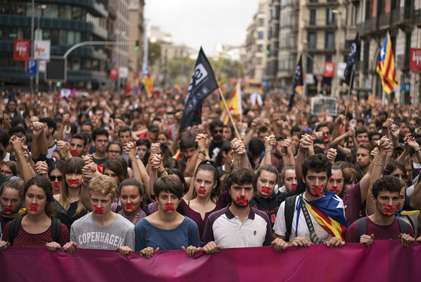 Ribuan massa pendukung kemerdekaan Katalunya turun ke jalan dalam aksi demonstrasi di pusat kota Barcelona.