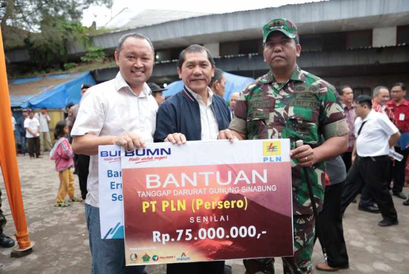 Bantuan PLN dan BUMN bagi korban erupsi Gunung Sinabung.