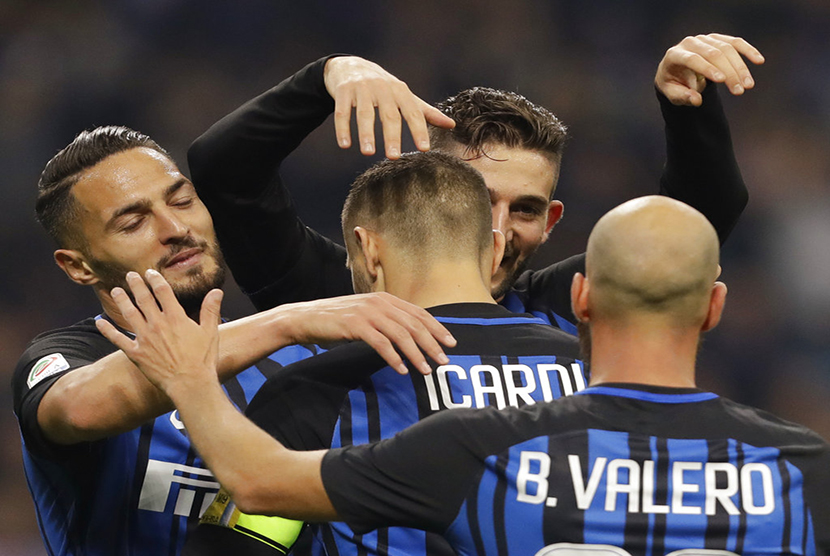  Selebrasi para pemain Inter Milan setelah mencetak gol ketiga ke gawang Sampdoria dalam laga Seri A di Stadion San Siro, Milan, Rabu (25/10) dini hari WIB.