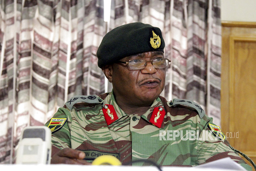 Panglima Pasukan Pertahanan Zimbabwe Jenderal Constantino Chiwenga.