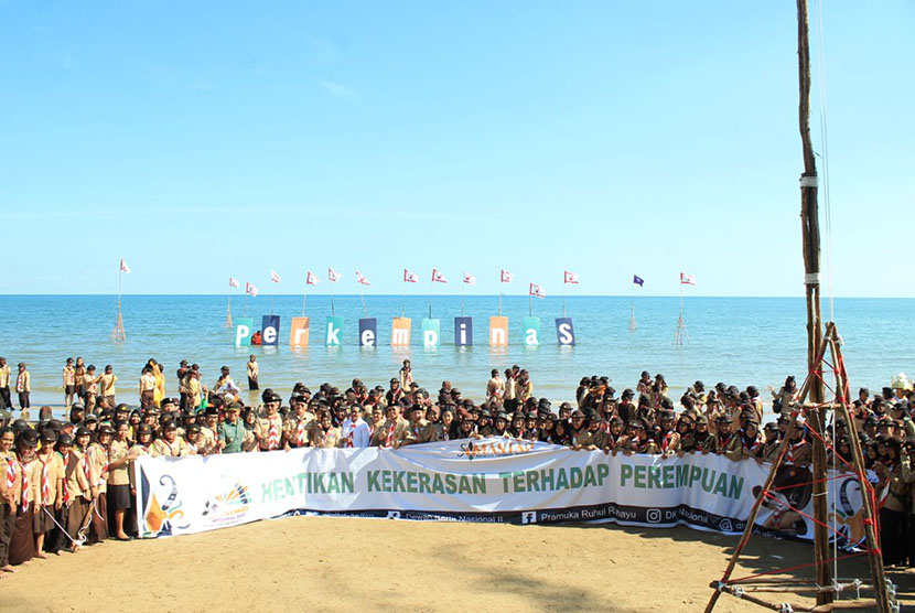 Upacara Pembukaan Perkempinas 2017 di Lapangan Utama Bumi Perkemahan Pantai Manggar, Balikpapan, Kalimantan Timur pada Ahad (19/11) siang.