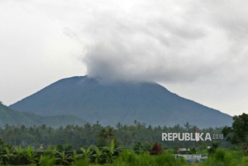 Gunung Agung meletus