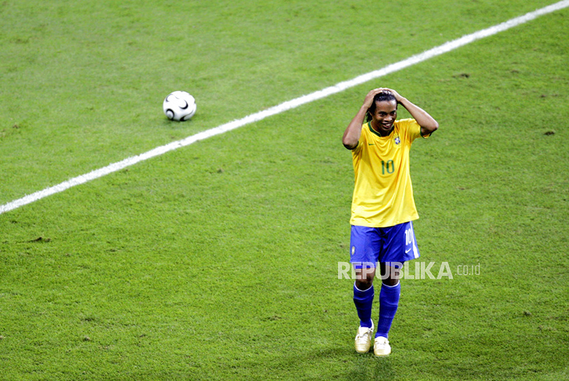 Ronaldinho pensiun