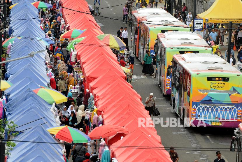Penataan PKL di jalan Jatibaru, Tanah Abang, Jakarta Pusat.