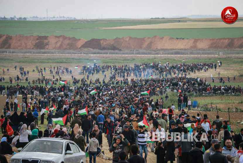 Ribuan masyarakat Gaza bergerak menuju perbatasan Palestina-Israel, Jumat (30/3).