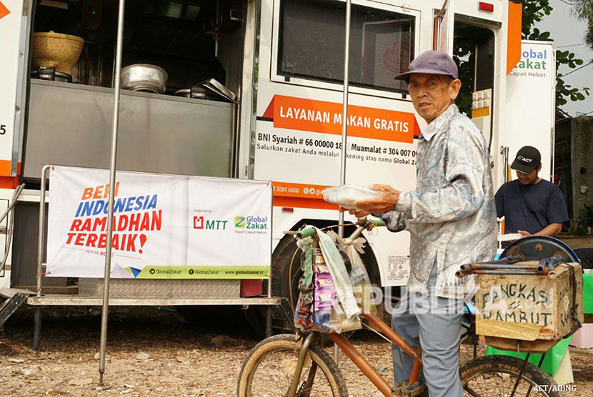  Humanity Food Truck ACT, truk  besar yang disulap menjadi dapur masak umum. 