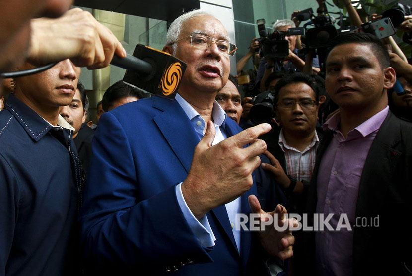 Mantan perdana menteri Malaysia Najib Razak memenuhi panggilan Komisi Antikorupsi Malaysia (MACC) pada Selasa (22/5). 