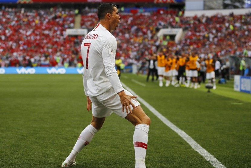   Selebrasi pesepak bola Portugal Cristiano Ronaldo usai mencetak gol tunggal pada pertandingan grup B Piala Dunia 2018, antara Portugal dan Maroko di Stadion Luzhniki, Moskow, Rabu (20/6).