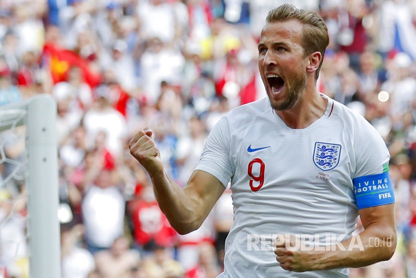 Selebrasi pesepak bola Inggris Harry Kane setelah mencetak gol kedua pada pada pertandingan grup G Piala Dunia 2018 antara Inggris melawan Panama di Stadion Nizhny Novgorod, Ahad (24/6).