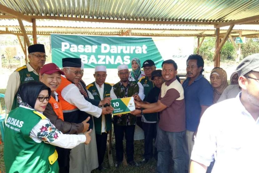 Badan Amil Zakat Nasional (Baznas) meresmikan pasar darurat di Kecamatan Gunungsari, Lombok Barat, NTB, Sabtu (25/8).