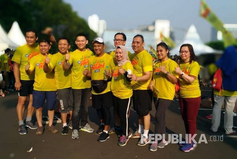 Ribuan peserta yang berasal dari masyarakat dan berbagai komunitas olahraga lari ikut turun memeriahkan Fit & Fun Run 5K yang dihelat Eka Hospital, Ahad (2/9) di Eka Hospital BSD, Tangerang Selatan. 