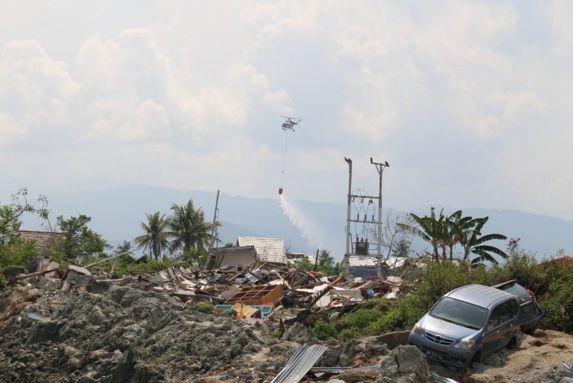 Water Bombing Dilakukan di Wilayah Terdampak Likuifaksi Pasca Tsunami