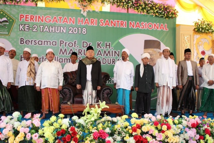 Calon Wakil Presiden nomor urut 01, KH Ma'ruf Amin saat  menghadiri peringatan Hari Santri Nasional bersama ratusan ulama se-Madura  di Pondok Pesantren Hidayatulloh Al Muhajirin, Arosbaya, Bangkalan, Madura,  Jumat (19/10). 