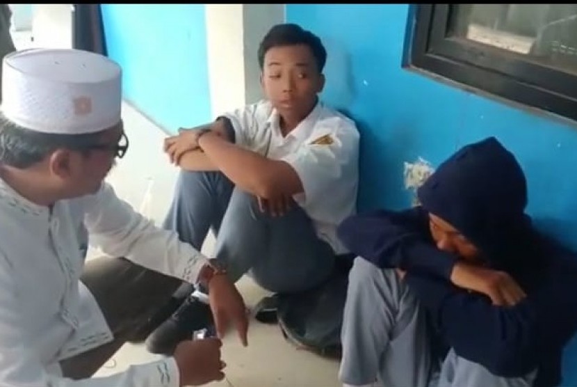 Dua pelajar SMK Negeri yang terciduk menghisap ganja sintetis  atau tembakau gorila, diberi kesempatan kedua oleh BNN (Badan Narkotika  Nasional) Tangerang
