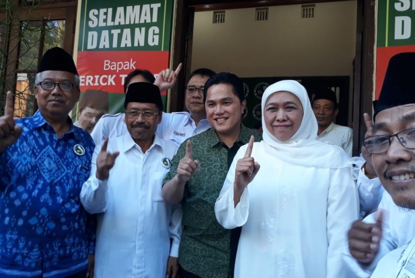 Ketua TKN Jokowi-Ma'ruf Amin Erick Thohir menggelar silaturahim dengan elemen Relawan Pemenangan Jokowi-Ma'ruf se-Jawa Timur di Jalan Diponegoro Nomor 9, Surabaya, Jumat (26/10). Acara tersebut juga dihadiri Gubernur Jatim Terpilih Khofifah Indar Parawansa.