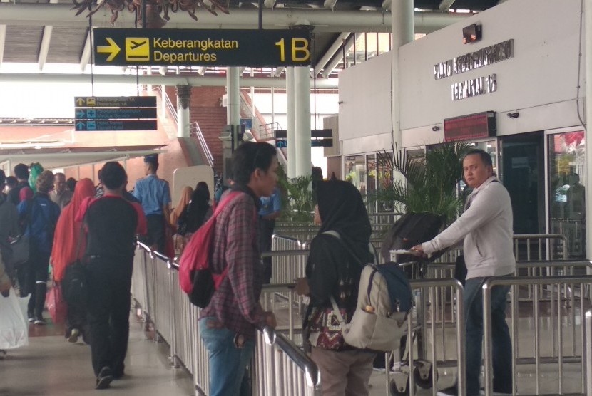 Kecemasan para pengantar penumpang pesawat Lion Air.