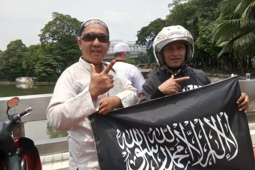 Massa Aksi Bela Tauhid II mulai memadati masjid Istiqlal untuk menunaikan ibadah salat Jumat.  